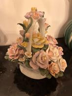 Mand met bloemen porselein, Antiek en Kunst, Antiek | Porselein, Ophalen of Verzenden
