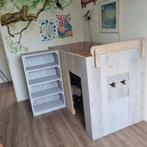 Steigerhout halfhoogslaper bed met trap/boekenkast en hut, Kinderen en Baby's, Zo goed als nieuw, Ophalen, Halfhoogslaper