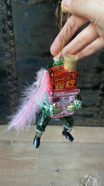 Nieuw glazen ornament piet met cadeaus van Xenos beschikbaar voor biedingen