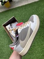 Travis Scott x Air Jordan 1 Low ''Reverse Mocha'' Maat 43, Kleding | Heren, Schoenen, Bruin, Nieuw, Ophalen of Verzenden, Sneakers of Gympen