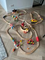 Houten treinbaan + uitbreidingen, Kinderen en Baby's, Speelgoed | Houten speelgoed, Zo goed als nieuw, Ophalen