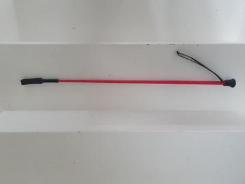 Rijzweepje rood, lengte 66cm beschikbaar voor biedingen
