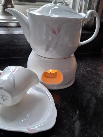 Prachtige Royal Albert Vista theepot met warmte houder  beschikbaar voor biedingen