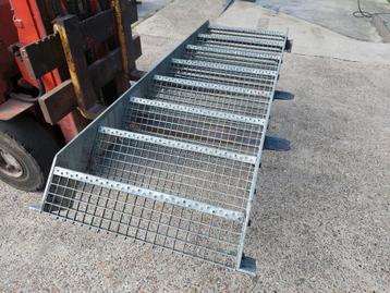 Gegalvaniseerde Trap - 165 cm hoog beschikbaar voor biedingen