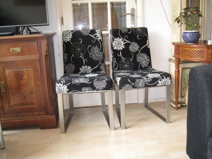 Vintage / 2 Eetkamer stoelen / 70er jaren / Retro, Huis en Inrichting, Stoelen, Gebruikt, Stof, Ophalen