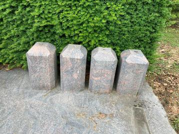 Granieten sokkels voor tuinpalen beschikbaar voor biedingen