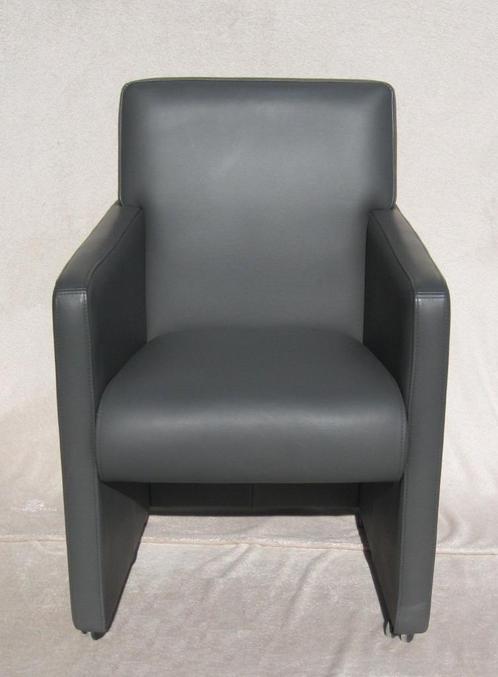 Vier (4) lederen stoelen op wieltjes in muisgrijs/bruinig, Huis en Inrichting, Stoelen, Gebruikt, Vier, Leer, Bruin, Ophalen