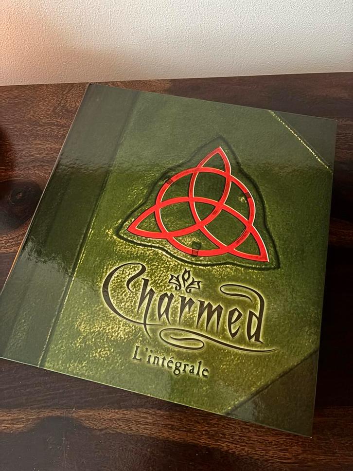 Charmed Book of Shadows DVD BOX - alle seizoenen, Cd's en Dvd's, Dvd's | Tv en Series, Zo goed als nieuw, Science Fiction en Fantasy