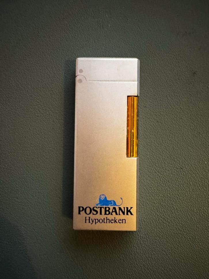 Diplomat Aansteker Postbank - Uniek!, Verzamelen, Rookartikelen, Aanstekers en Luciferdoosjes, Zo goed als nieuw, Aansteker, Ophalen of Verzenden