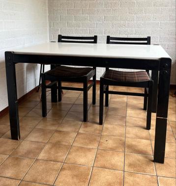 Eettafel zwart met wit tafelblad, uitschuifbaar, 4 stoelen