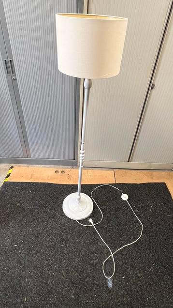 Witte Vloerlamp met Stoffen Kap