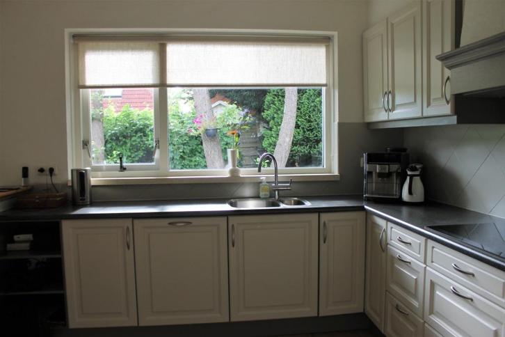 Complete hoekkeuken met kastenwand in gebroken wit, Huis en Inrichting, Keuken | Complete keukens, Gebruikt, Hoekkeuken, Wit, Kunststof