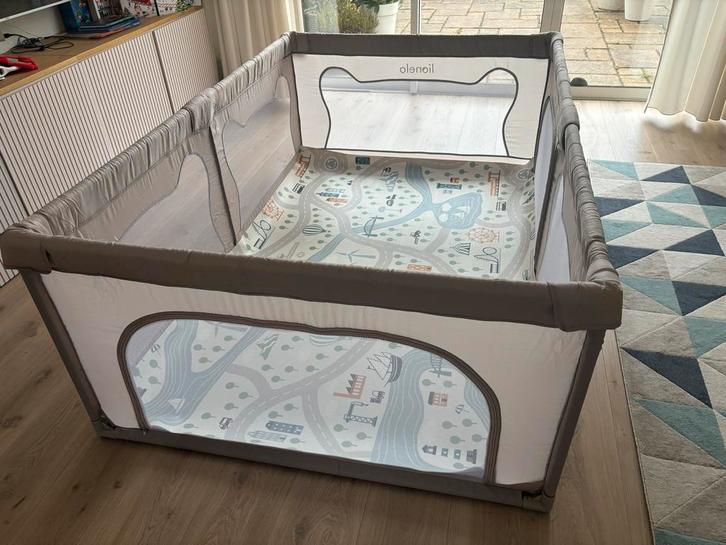 Lionelo Speelbox 127x187cm + Antislipmat, Kinderen en Baby's, Boxen, Zo goed als nieuw, Rechthoekig, Ophalen