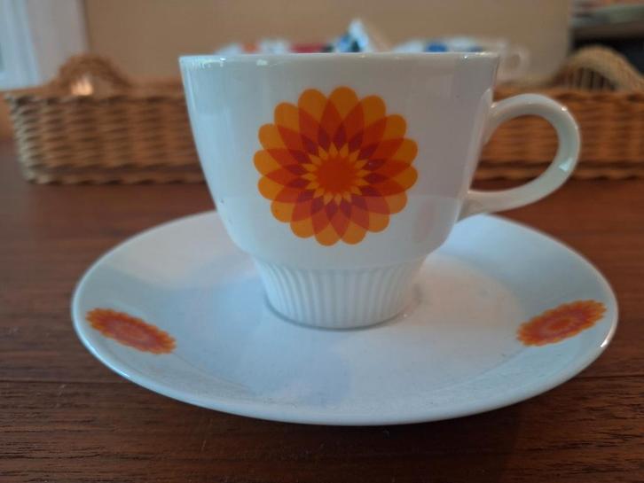 Mitterteich Bavaria Kopjes & Schotels Oranje, Huis en Inrichting, Keuken | Servies, Zo goed als nieuw, Kop(pen) en/of Schotel(s)