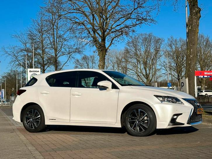 Lexus CT-H 200h Hybrid 136pk E-cvt 2018 Wit, Auto's, Lexus, Particulier, Hybride Elektrisch/Benzine, Volledig hybride, A, Hatchback