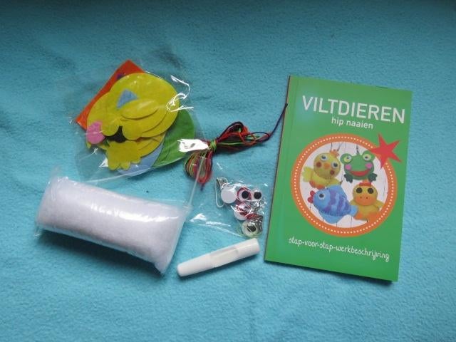 Nieuw pakketje en boekje om 4 diertjes van vilt te maken, Hobby en Vrije tijd, Vilt, Ophalen of Verzenden, Nieuw, Overige typen