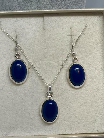 Zilveren setje met echte lapis lazuli beschikbaar voor biedingen