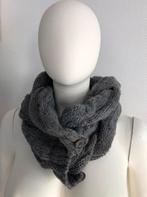 Winter shawl sjaal gebreid dik grijs knopen wikkel, Kleding | Dames, Mutsen, Sjaals en Handschoenen, Sjaal, Zo goed als nieuw