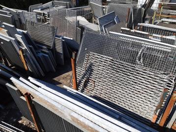 Roosters diverse maten en uitvoering looprooster beschikbaar voor biedingen