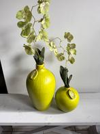 Set van 2 vazen limegroen handmade niet waterdicht, Steen, Ophalen of Verzenden, Zo goed als nieuw, Minder dan 50 cm