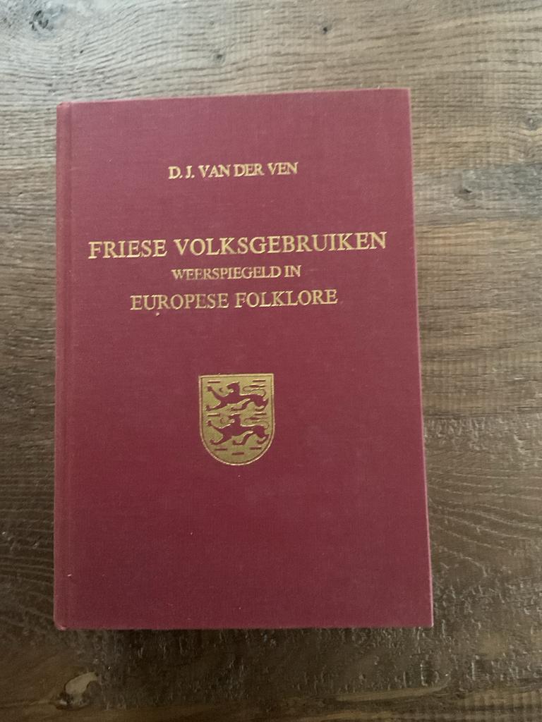 Friese volksgebruiken in Europese folklore - Van der Ven, Boeken, Ophalen of Verzenden, D. J. Van der Ven, 20e eeuw of later, Gelezen