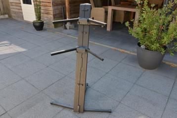 Weinig gebruikte Ultimate Support keyboardstandaard beschikbaar voor biedingen