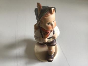 Hummel Jongen met Rugzak #92 - Kleine Beschadiging beschikbaar voor biedingen