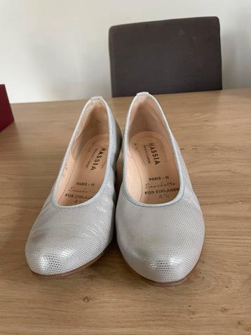 Zilveren schoenen. beschikbaar voor biedingen