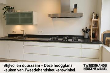 MODERNE ELEGANTE HOOGGLANS KEUKEN MET KASTENWAND beschikbaar voor biedingen
