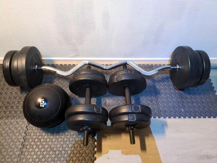 Halterset met stang, gewichten en medicijnbal, Sport en Fitness, Fitnessmaterialen, Gebruikt, Halterset, Armen, Benen, Borst, Buik