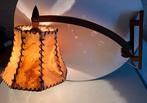 Vintage houten boog/hengel wandlamp; met lederen kap, Ophalen of Verzenden, Gebruikt, Hout