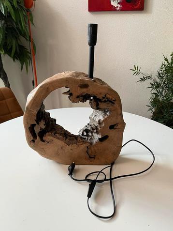 Houten Tafellamp - Uniek Design beschikbaar voor biedingen