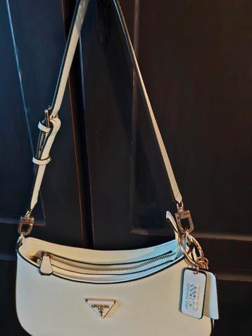 Guess Tasje Wit - Zo Goed Als Nieuw! beschikbaar voor biedingen