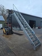 Stalen trap met bordes gegalv. Hoog 3,2 mtr. Nob176, Doe-het-zelf en Verbouw, Ophalen, Zo goed als nieuw, 2 tot 4 meter