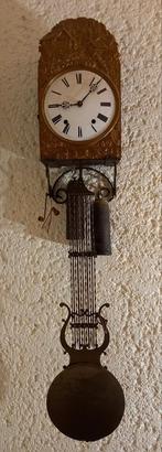 Antieke klok met messing plaat en slinger en emaille wijzerp, Antiek en Kunst, Antiek | Klokken, Ophalen