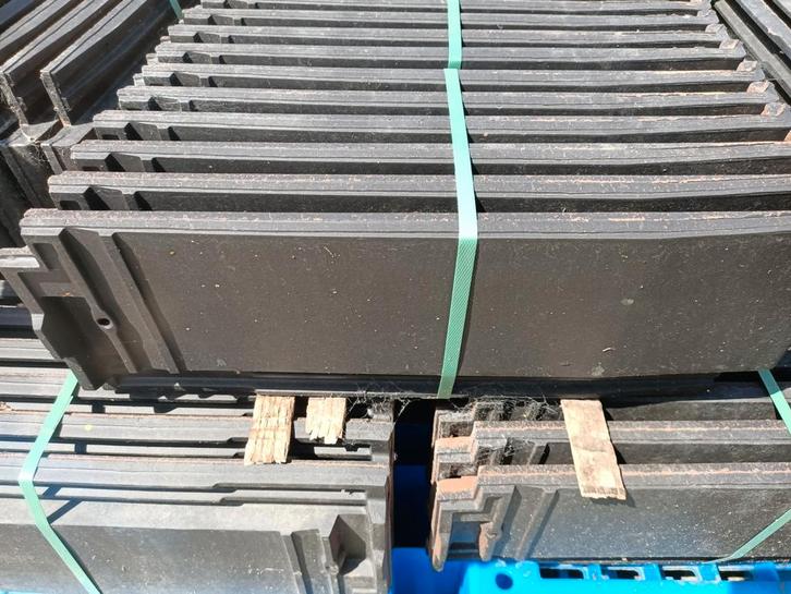 Nieuwe Actua 10 LT Koramic antraciet grijs halve dakpannen, Doe-het-zelf en Verbouw, Dakpannen en Dakbedekking, Nieuw, Dakpannen