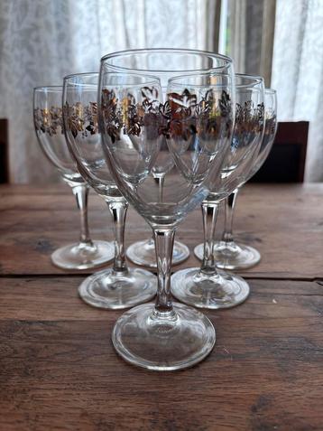 Vintage Luminarc wijnglazen – goudkleurige bladeren beschikbaar voor biedingen
