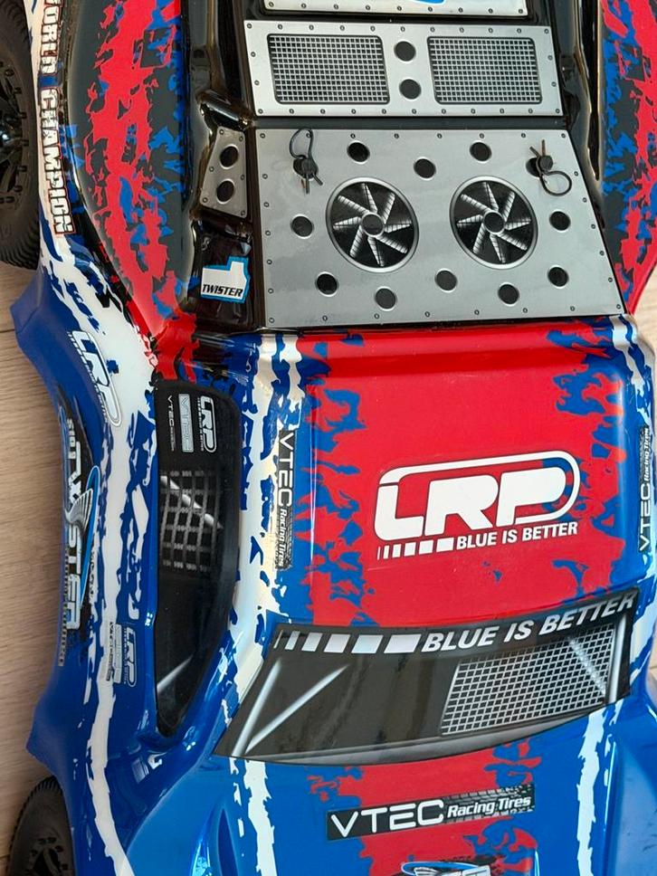 Lrp auto plus zender compleet, Hobby en Vrije tijd, Modelbouw | Radiografisch | Auto's, Zo goed als nieuw, Onderdeel, Overige schalen