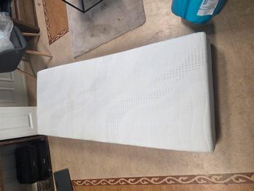 Schuim matras 80x200 19cm dikkte beschikbaar voor biedingen