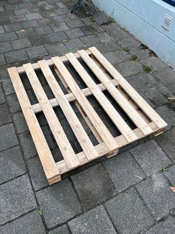 Nieuwe stevige Houten Pallet 120x150cm beschikbaar voor biedingen