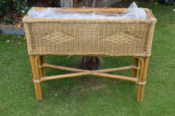 Vintage bamboe / rotan plantenbak langwerpig 102 cm lang beschikbaar voor biedingen