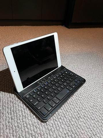 iPad mini 2  incl toetsenbord - oud model  beschikbaar voor biedingen