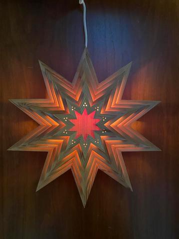 Houten kerstster met verlichting beschikbaar voor biedingen