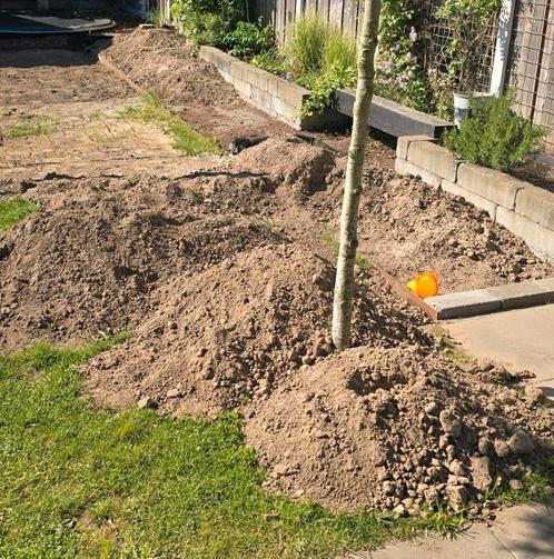 Gratis af te halen: Zwarte tuinaarde + Brekerzand, Tuin en Terras, Zand, Zo goed als nieuw, Ophoogzand, Ophalen