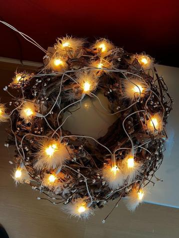 houten krans met licht beschikbaar voor biedingen