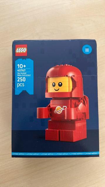 Nieuw Lego baby astronaut 40767 beschikbaar voor biedingen