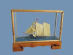 Zeilboot onder glas en bamboe~Historisch Chinees, Ophalen of Verzenden, Zo goed als nieuw