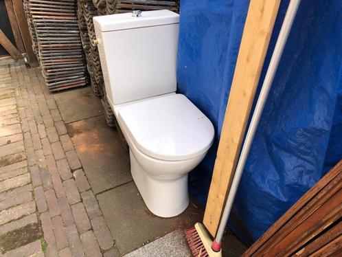 Toilet compleet, hoog model, Doe-het-zelf en Verbouw, Sanitair, Zo goed als nieuw, Toilet, Steen, Ophalen