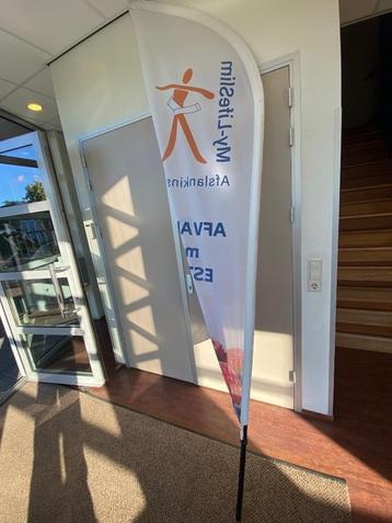 Beachflagsysteem medium 245cm, grondbor en grondpen   beschikbaar voor biedingen
