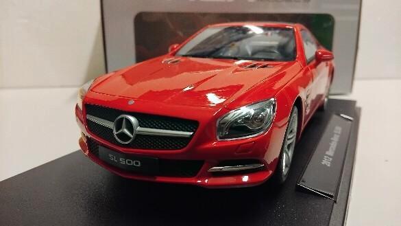 Mercedes Benz SL 500 closed top tango red Welly 1:18 KRD, Hobby en Vrije tijd, Modelauto's | 1:18, Zo goed als nieuw, Auto, Welly